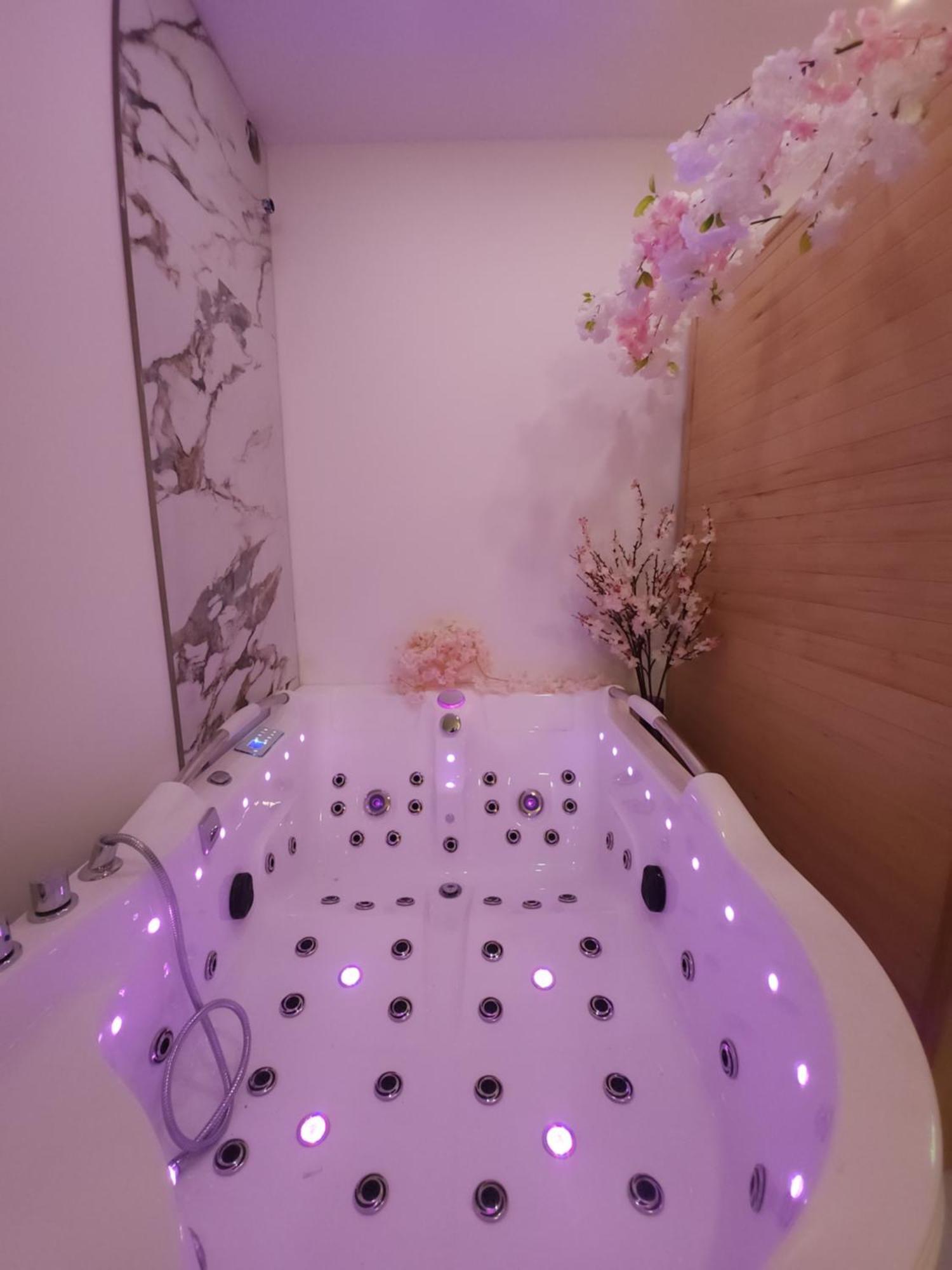 New In Gdansk! Red In The Heart Of - Bdsm - With A Luxury Jacuzzi And Access To A Sauna Leilighet Gdańsk