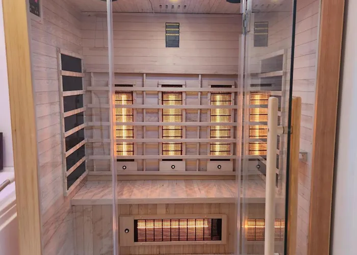New In Gdansk! Red Room In The Heart Of Gdansk - Bdsm - With A Luxury Jacuzzi And Access To A Sauna